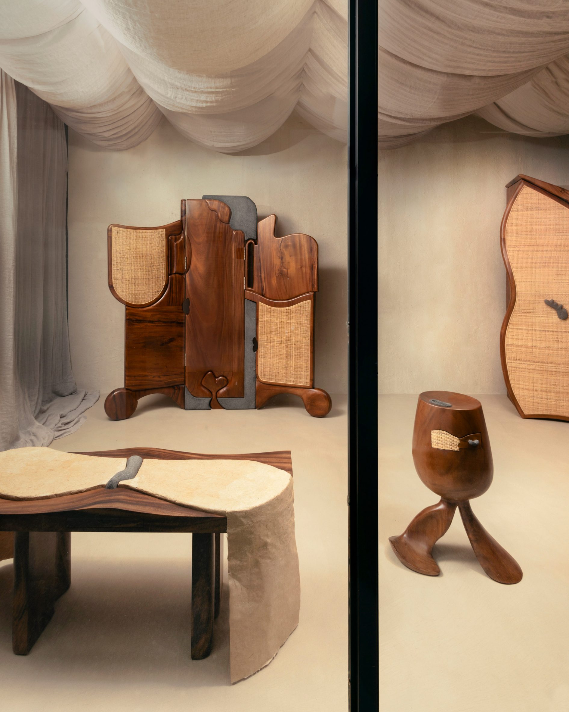 Kim Mupungilaï furniture exhibition