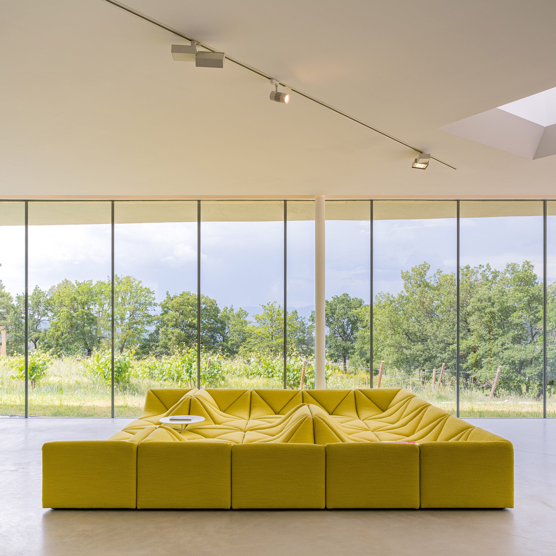 Ensemble Dune sofa in Pierre Paulin exhibition in the Oscar Niemeyer Auditorium at Château La Coste