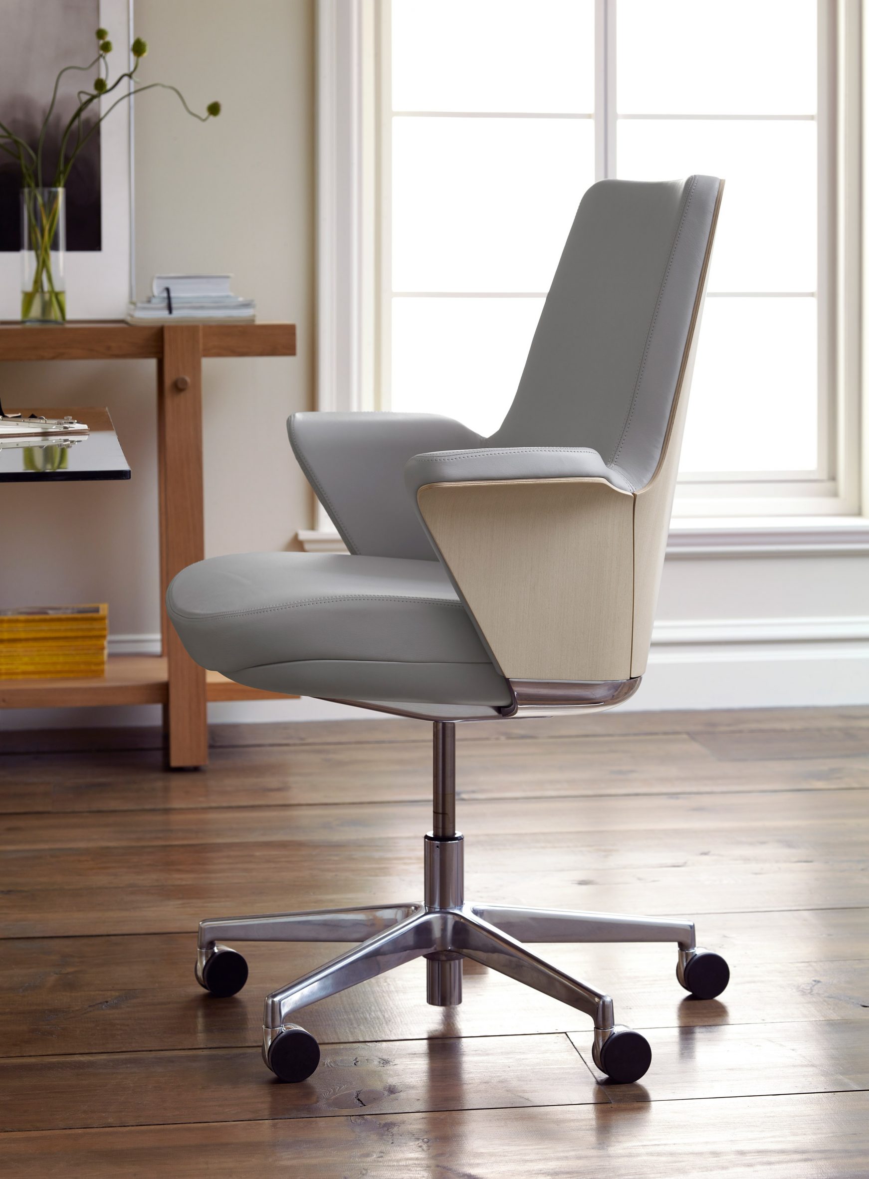 Summa x Maribo executive chair by Humanscale