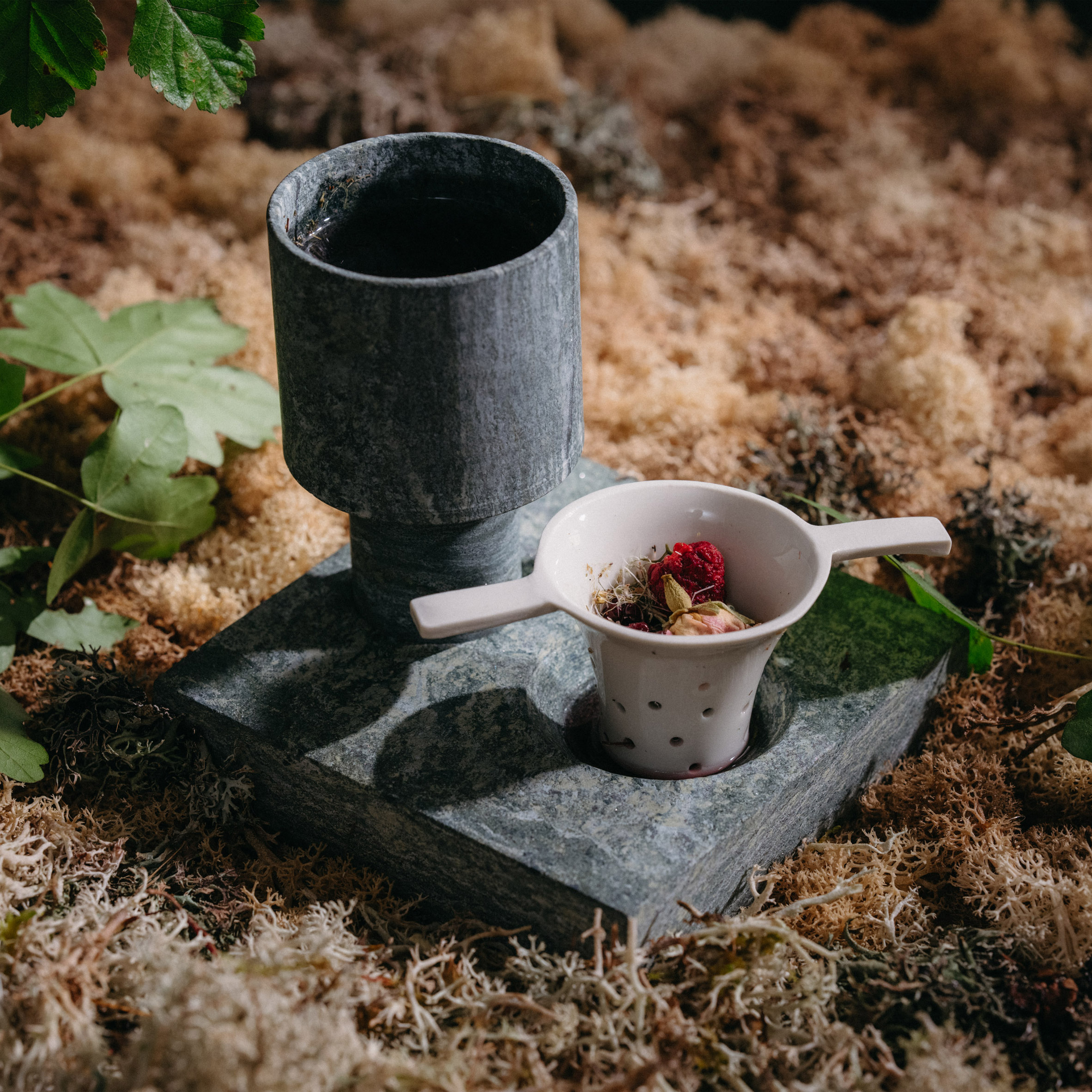 Licking Rocks tea set by Simiaen