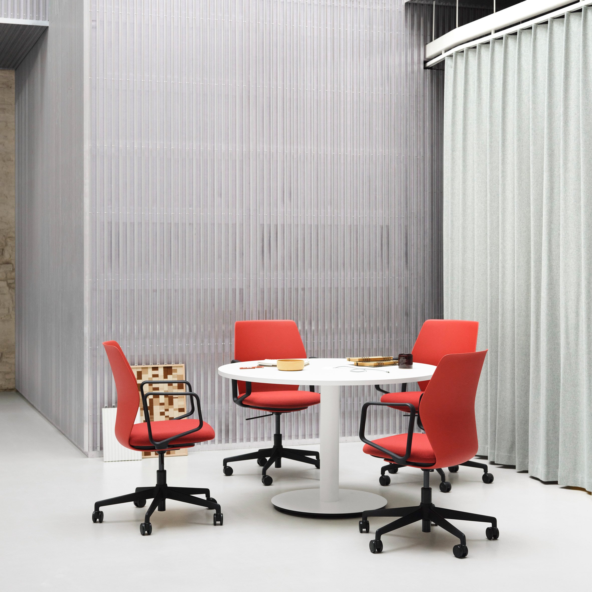 Contour task chair by Pearson Lloyd for Senator