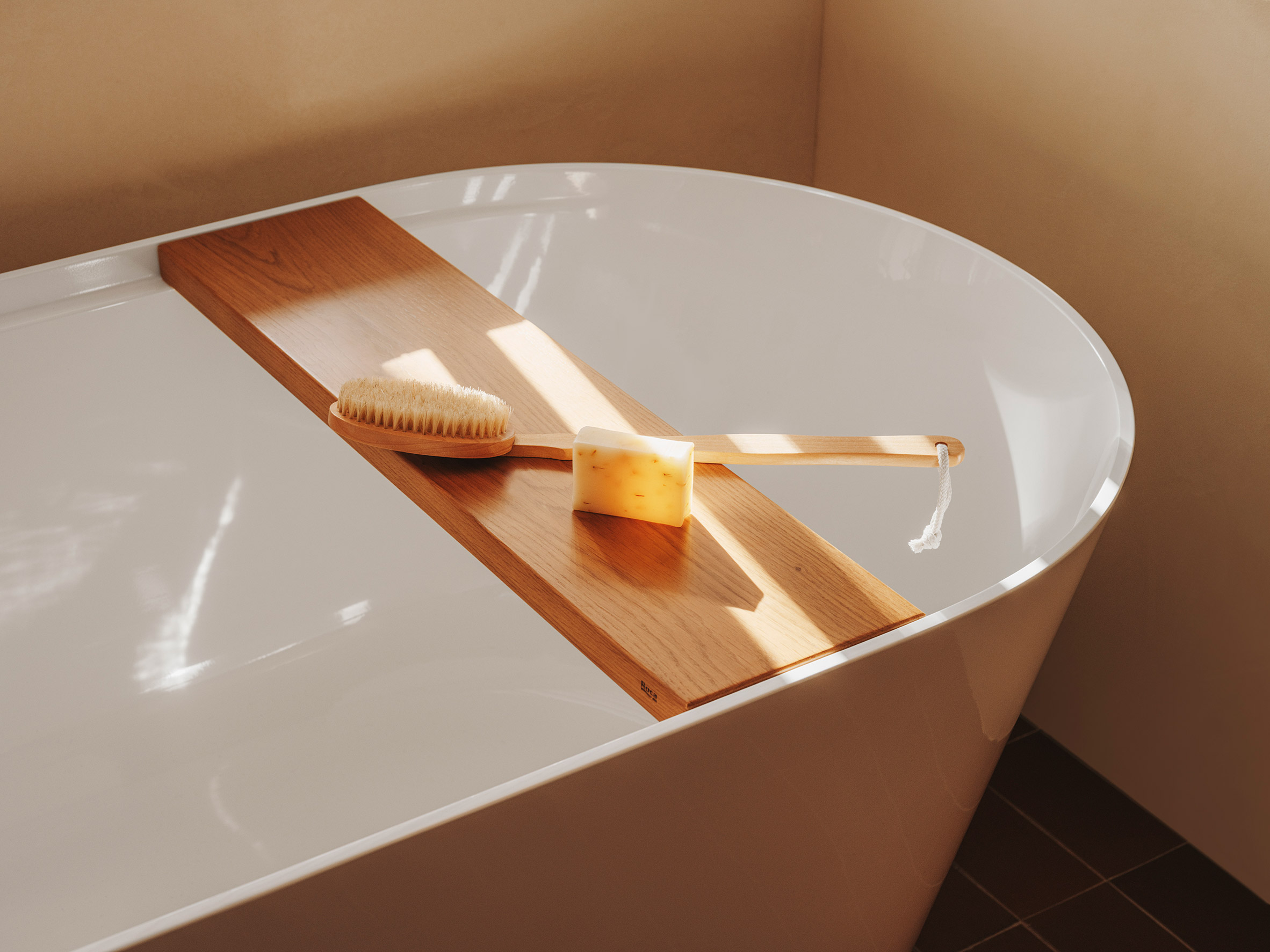 Tura Oval freestanding bath by Roca