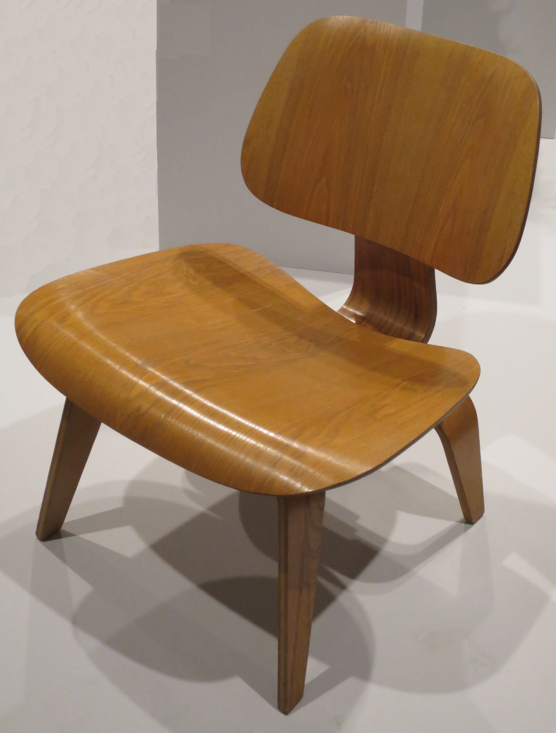 Lounge Chair Wood by Eames